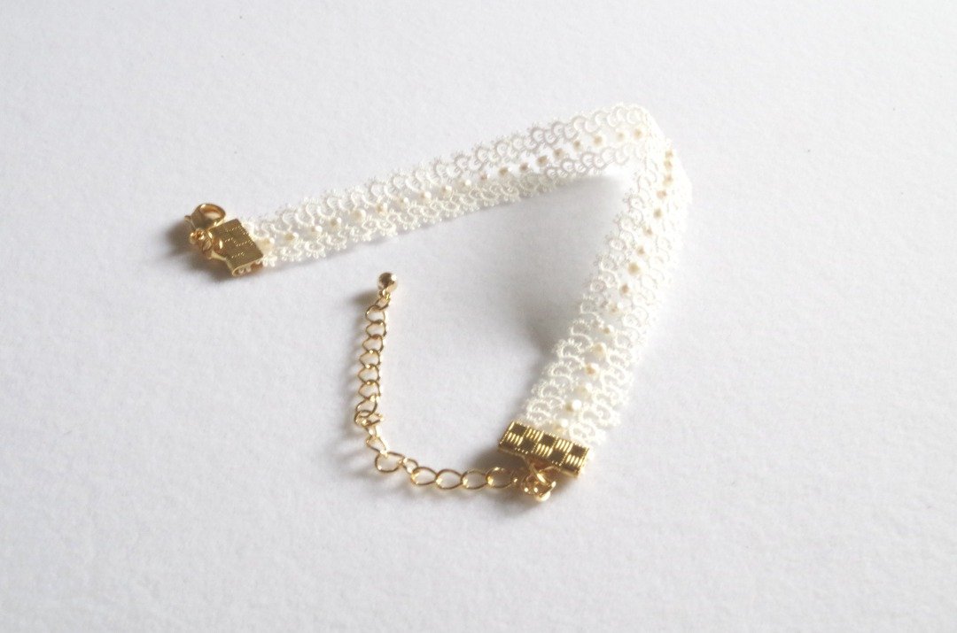 Tatting lace and freshwater pearl bracelet - Blanc - 手链/手环 - 棉 白色
