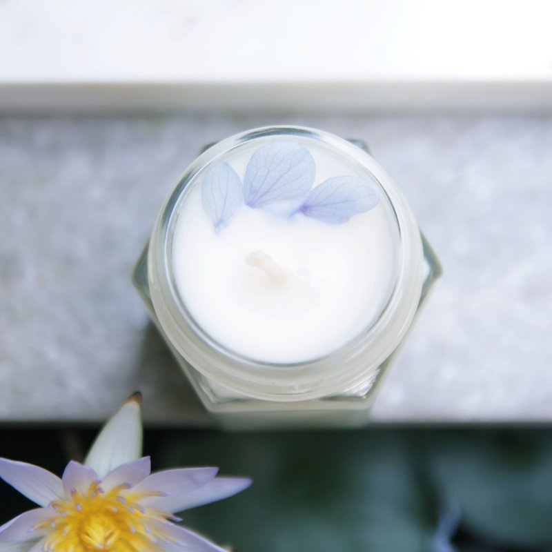 干燥花大豆蜡烛　小苍兰、英国梨 - 蜡烛/烛台 - 蜡 白色