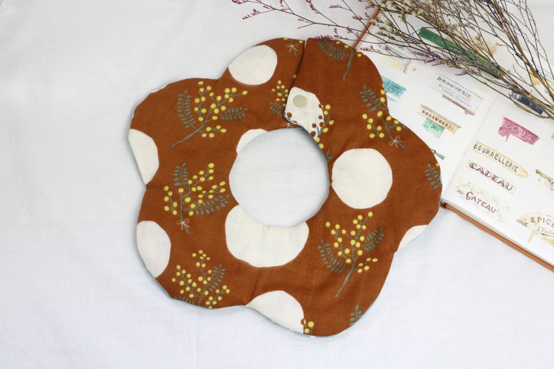 Hello baby系列。云兜│八重纱口水巾  围兜:::圆圆花朵 - 围嘴/口水巾 - 其他材质 咖啡色