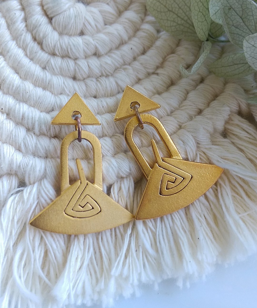 Vintage Jewelry 西洋古董饰品 Duri 金色调 哑光三角 针式耳环 - 耳环/耳夹 - 其他金属 金色