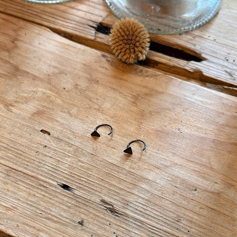 我就是不要耳扣系列-黑三角 - 耳环/耳夹 - 纯银 