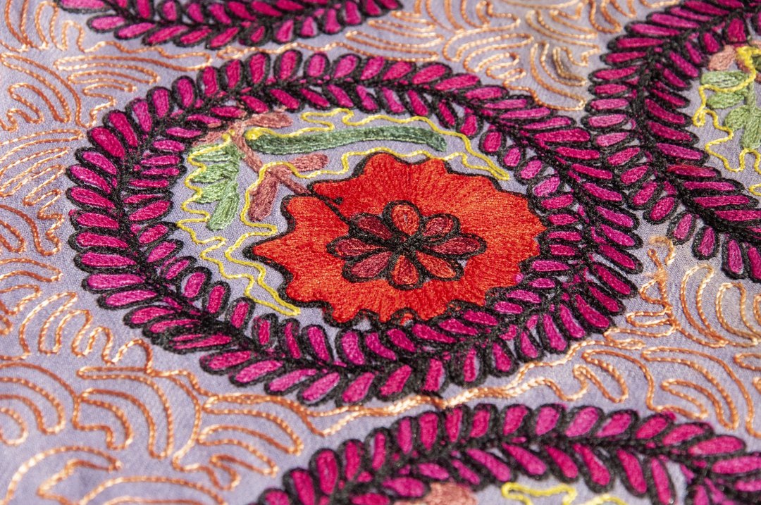 喀什米尔Cashmere/羊绒围巾/纯羊毛围巾披巾/戒指绒披肩-刺绣花朵 - 围巾/披肩 - 羊毛 多色