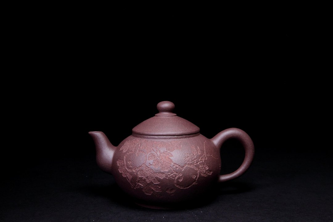 【得暇即福】炎黄大地艺术 四号深井底槽清 柯志正雕刻 180CC - 茶具/茶杯 - 陶 紫色