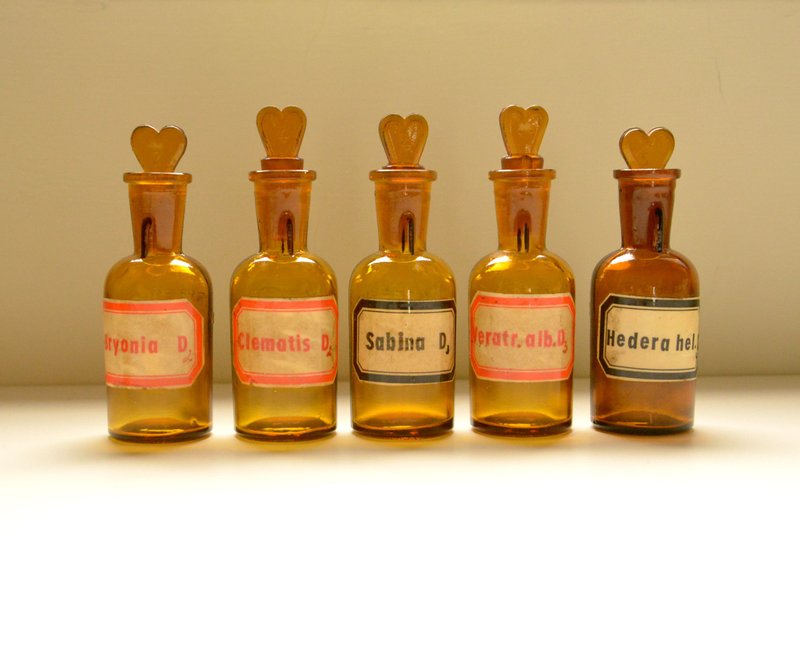 德国早期老药局古董 爱心瓶盖药罐(黑) - 摆饰 - 玻璃 咖啡色