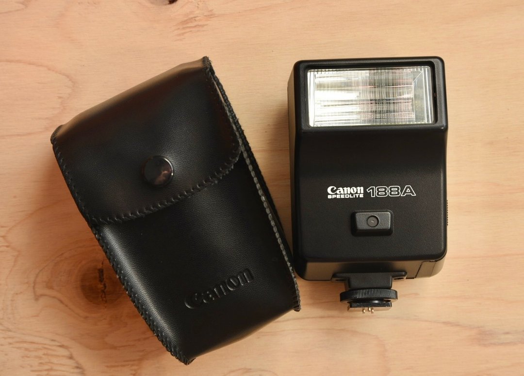 【经典古物】佳能 Canon Speedlite 188A 附原厂套 复古闪光灯 - 相机 - 其他材质 