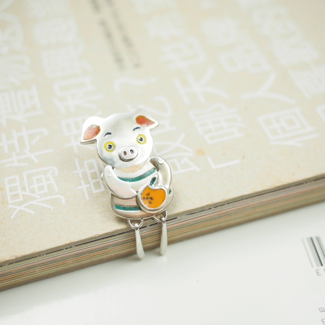 十二生肖珐琅饰品系列 可爱猪动动趣味胸针 - 胸针 - 银 多色