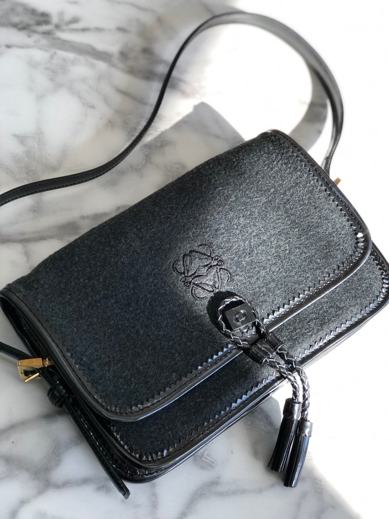 [Japan direct delivery name plate used package] LOEWE Loewe anagram tassel felt shoulder bag black vintage old tbue2p - 侧背包/斜挎包 - 真皮 黑色