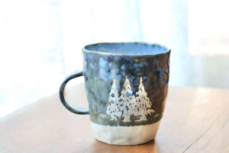 【圣诞礼物】冬日雪中树景森林系侘寂风蓝绿釉色手捏陶马克杯中型 - 其他杯子 - 陶 蓝色