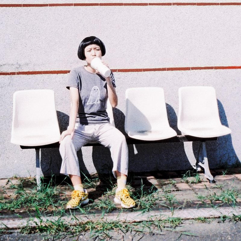 鬼魂 / 正常T-shirt - 女装 T 恤 - 棉．麻 灰色