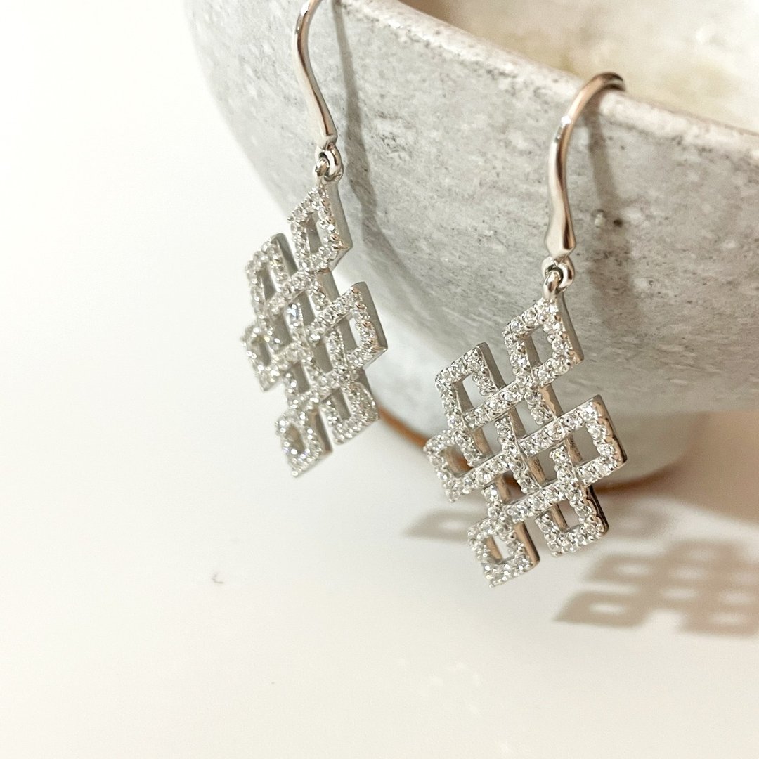 佛禅礼物之选 I 无尽结耳环 纯银 925 CZ 苏联钻石 - 耳环/耳夹 - 纯银 金色