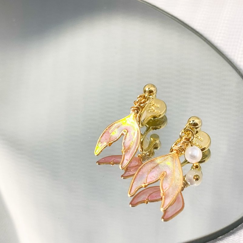 夹式耳环 | Little Ariel | 小鱼尾 - 耳环/耳夹 - 树脂 粉红色