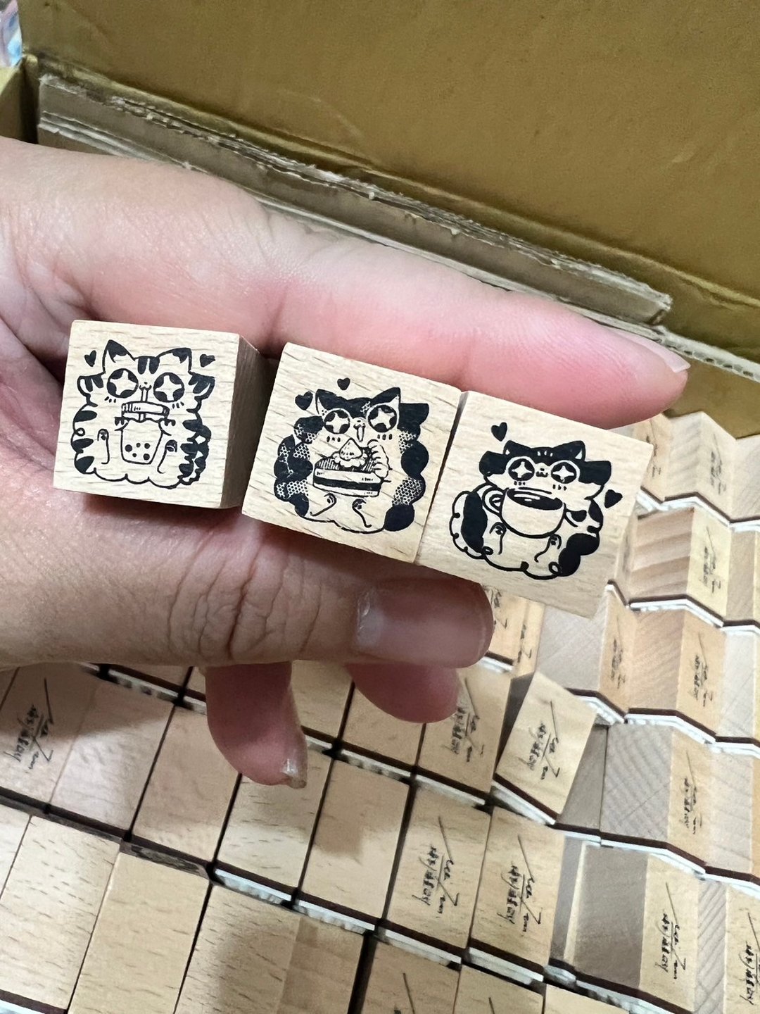 猫咪午茶-榉木橡皮章(三款) - 印章/印台 - 木头 多色