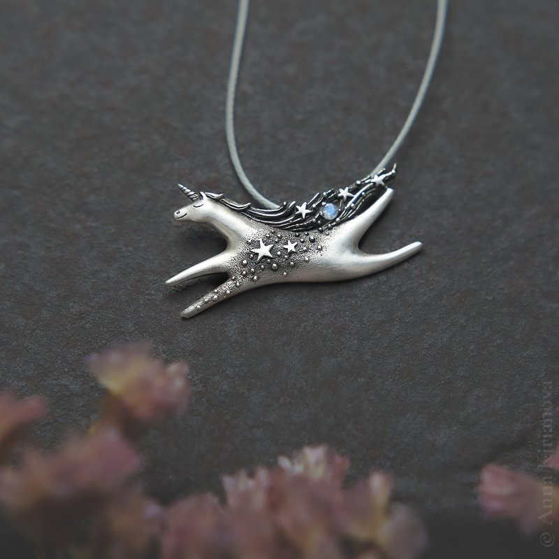 Star Unicorn Pendant with Moonstone - 项链 - 纯银 银色
