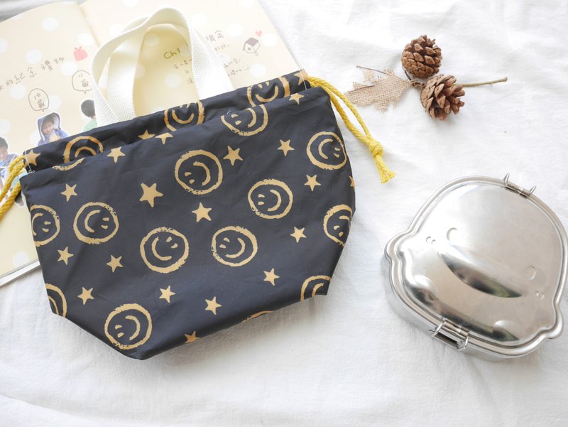 防水手提便当袋 束口袋 小学生便当袋  微笑款 - 手提包/手提袋 - 棉．麻 黑色