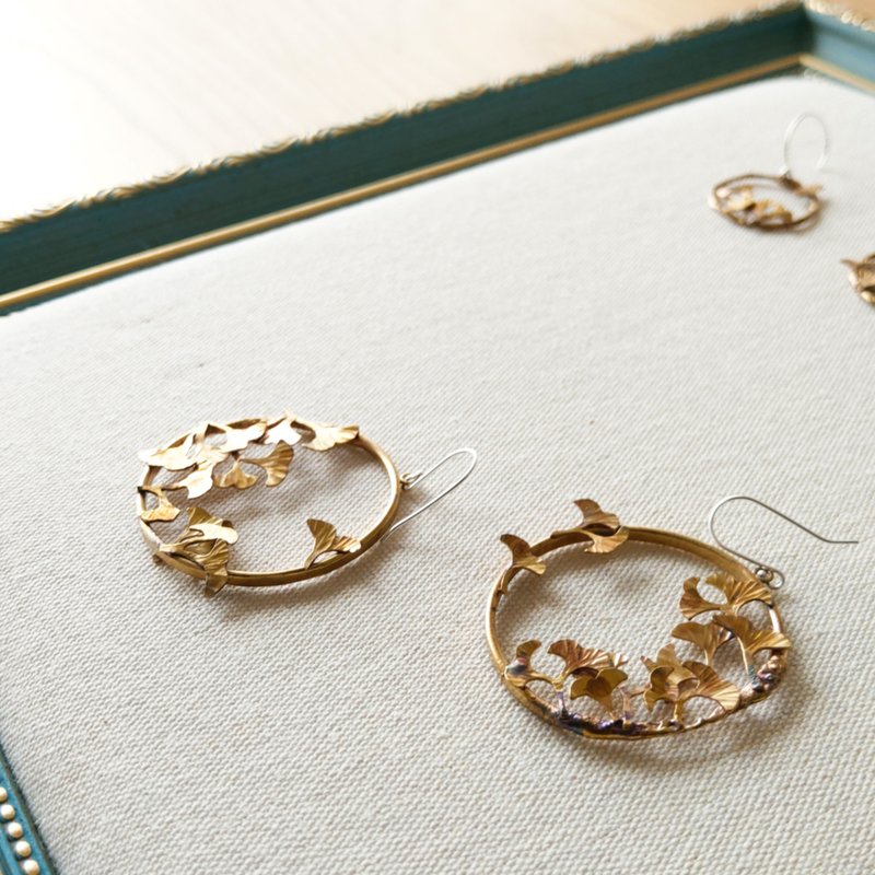 秋冬新时尚 银杏花窗 黄铜耳勾 一对 - 耳环/耳夹 - 其他金属 金色