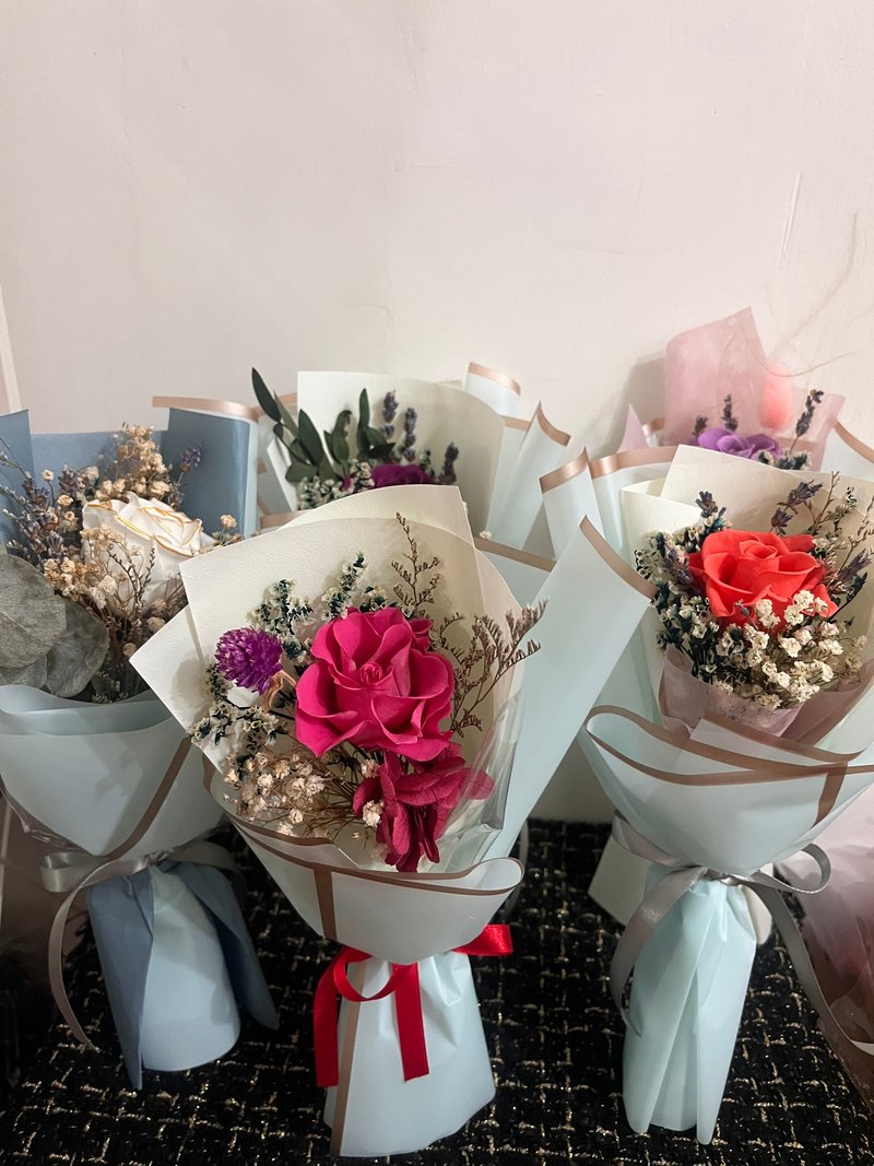 单朵粉红精美花束/礼品/永生花/不凋花/干燥花/满天星 - 干燥花/捧花 - 植物．花 粉红色