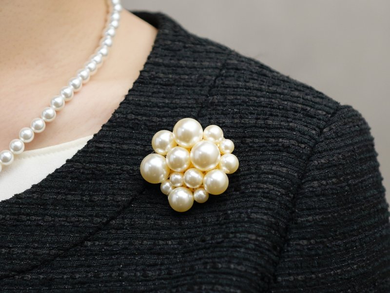 [胸针] 玻璃珍珠水晶，中号 - 胸针 - 珍珠 白色