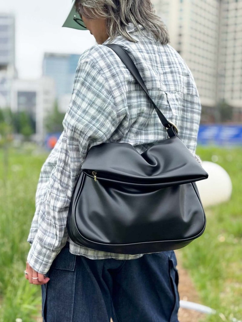 Sammy 慵懒感 随性 长短带两用袋 电脑袋 斜背 侧背 上肩袋 纯黑 - 电脑包 - 人造皮革 黑色