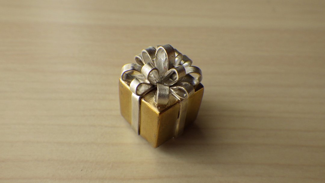 Gift Box Pendant - 项链 - 其他金属 金色