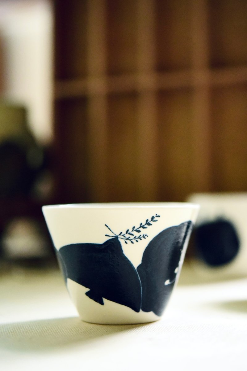 手绘深蓝色花儿飞鸟no.2-杯子/茶杯/猪口杯 - 其他杯子 - 陶 白色