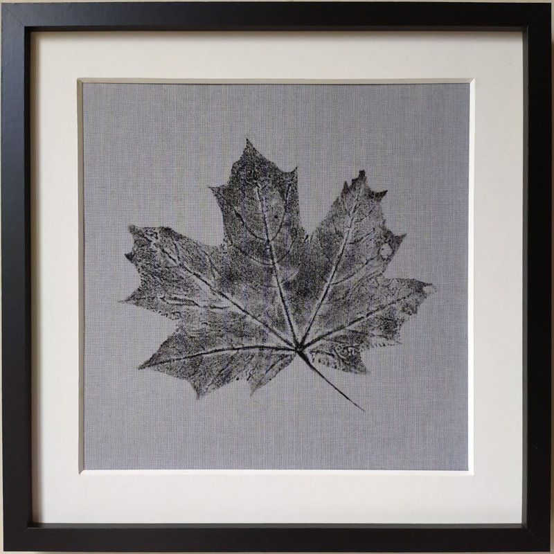 限量系列画作 与秋的对话 中的一幅。枫叶 - 墙贴/壁贴 - 压克力 多色