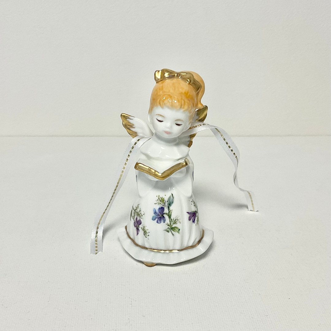 Angel ornament with hand-painted violet dress - 玩偶/公仔 - 瓷 白色