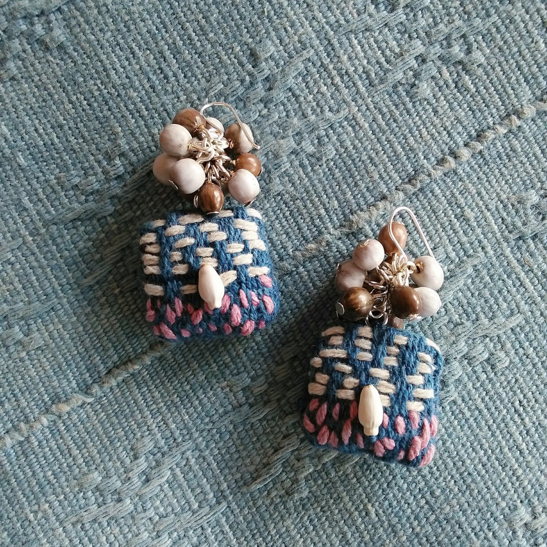 Square embroidery earrings / indigo / hand-woven cloth juzudama job's tears - 耳环/耳夹 - 棉 蓝色