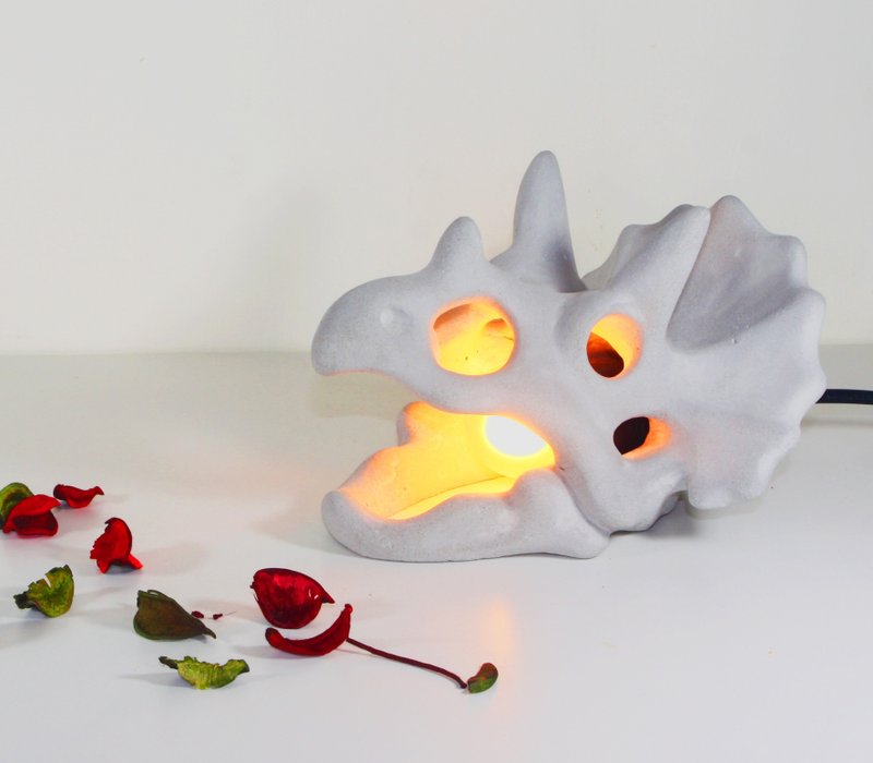 ‘好日推好物：两件88折/三角龙头骨夜灯’ - 灯具/灯饰 - 水泥 灰色