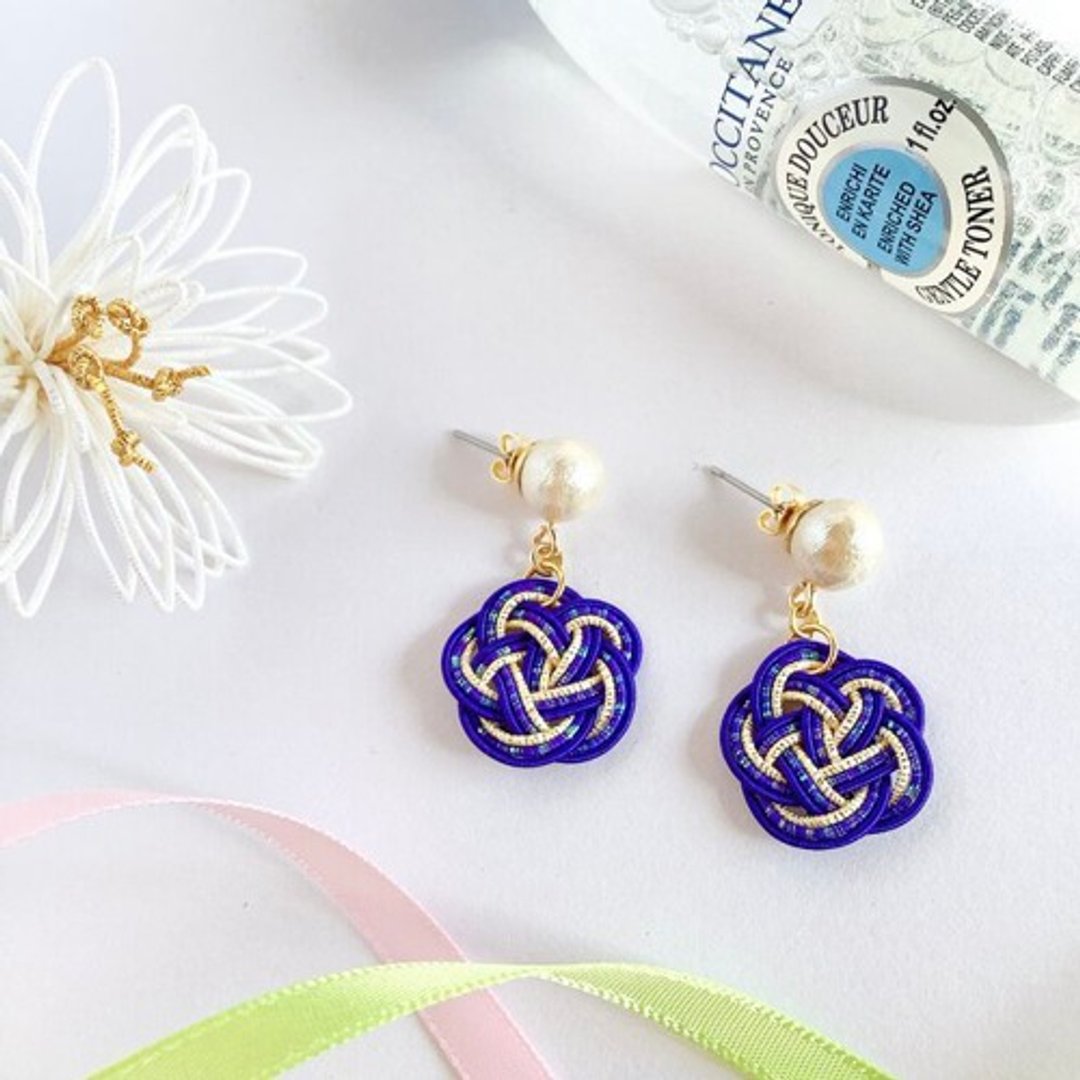 Earrings [Moon Night] Mizuhiki Flowers and Cotton Pearls Yurayura Navy Blue Gold - 耳环/耳夹 - 其他材质 蓝色