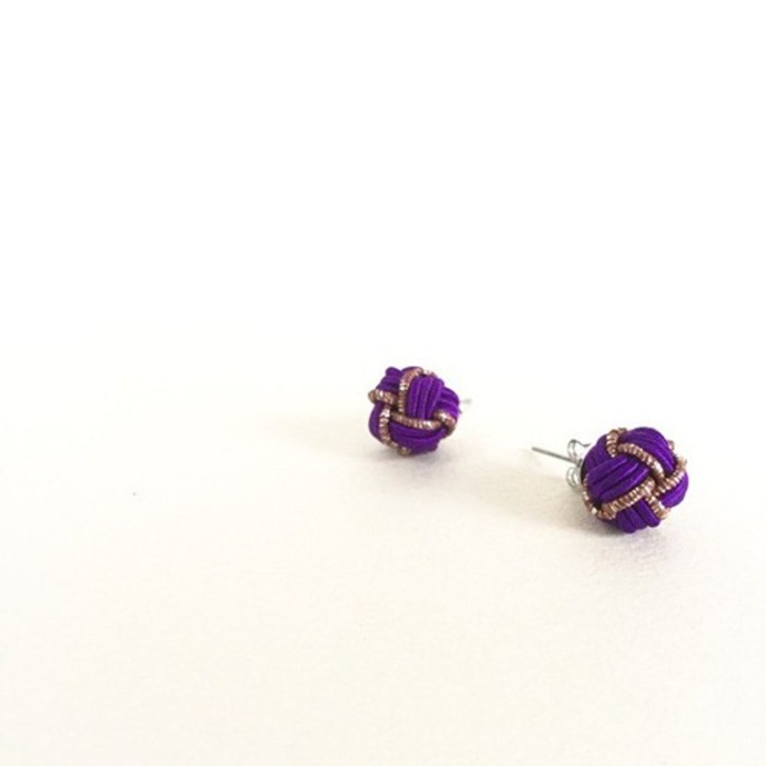 Earrings [Autumn grape color] Mizuhiki bicolor ball purple Bordeaux - 耳环/耳夹 - 其他材质 紫色