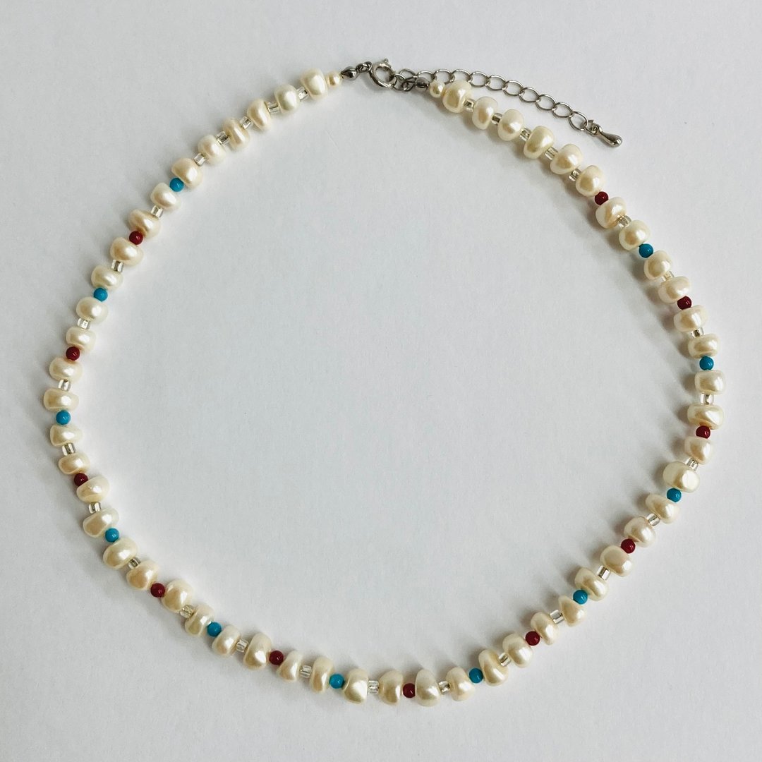 贝壳巴洛克珍珠与复古珠饰混搭项链E / 3mm / 约5x7mm / 全长约42cm+5cm / 米白x红x蓝 / R / 日本制造 - 项链 - 贝壳 多色