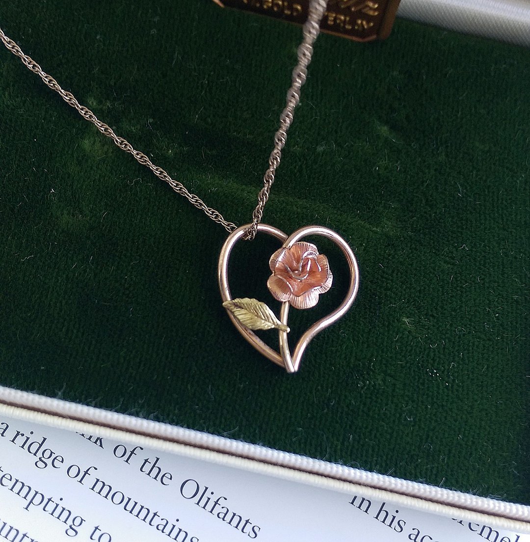Vintage Jewelry 西洋古董饰品 Krementz 秀气爱心玫瑰项链 - 项链 - 其他金属 透明