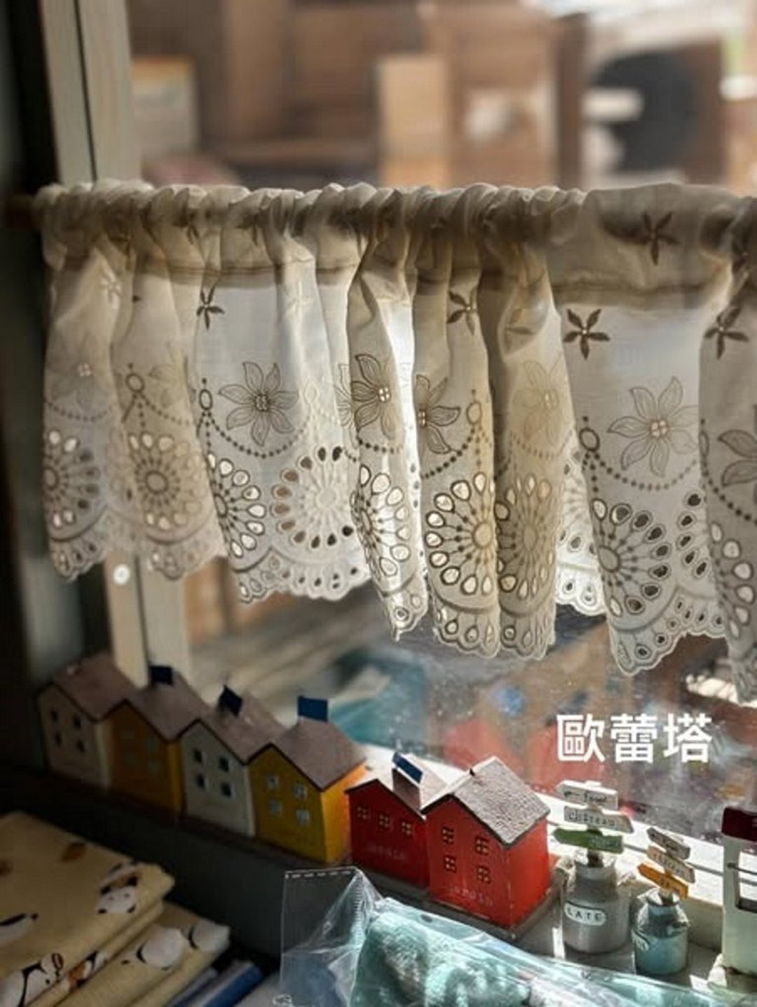 欧蕾塔手做**米色太阳花刺绣柜帘 - 海报/装饰画/版画 - 棉 白色
