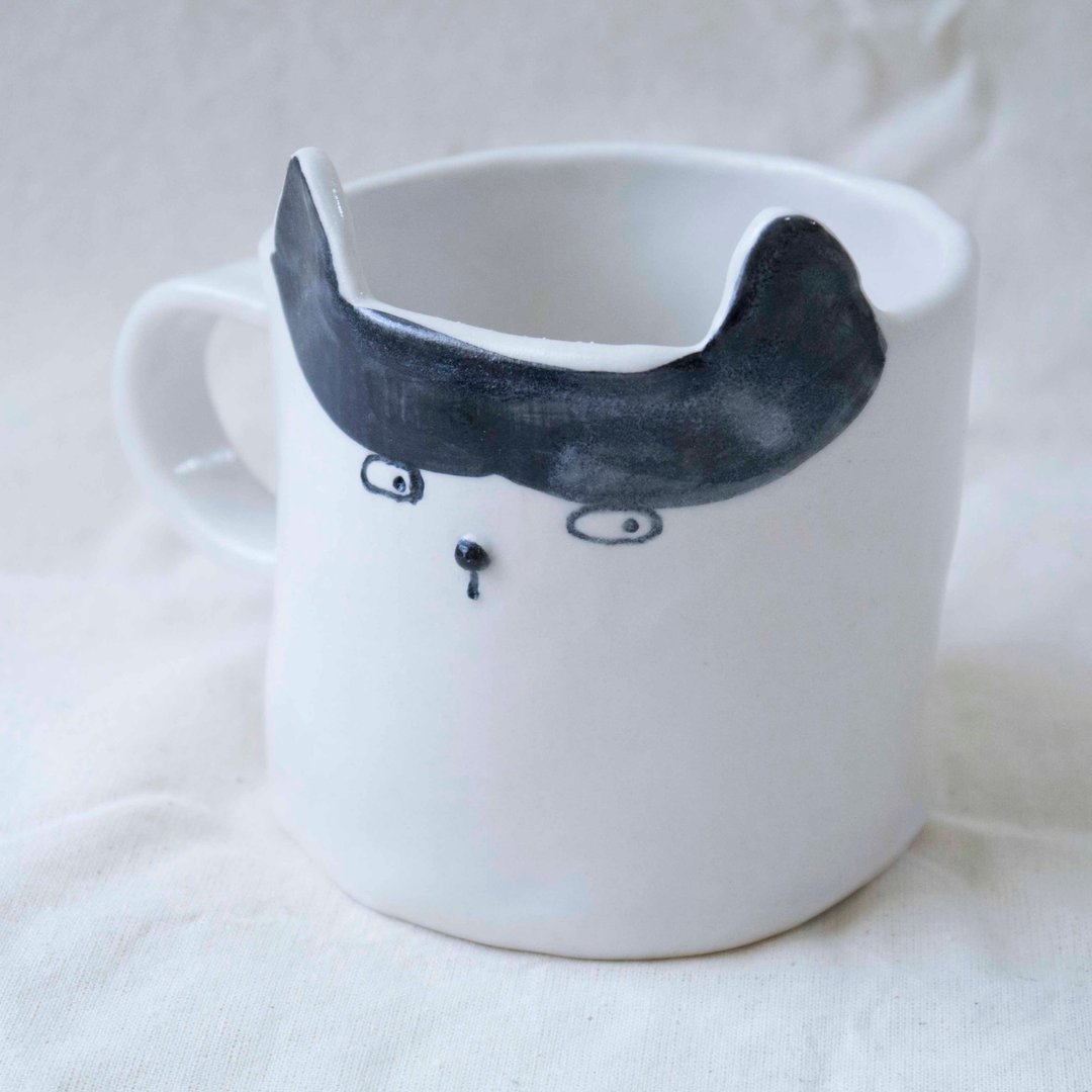 背后有圆点的奔驰猫猫马克杯 - 其他杯子 - 瓷 白色