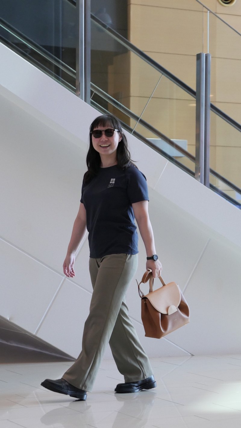 女款 Terra 系列 凉感防晒上衣 貘貘黑沉思蓝 商务休闲运动 - 女装 T 恤 - 其他人造纤维 黑色