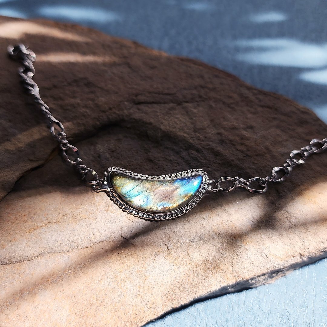 Smile 925银彩光微笑月亮拉长石手链手链 带来希望的光谱石 - 手链/手环 - 水晶 多色