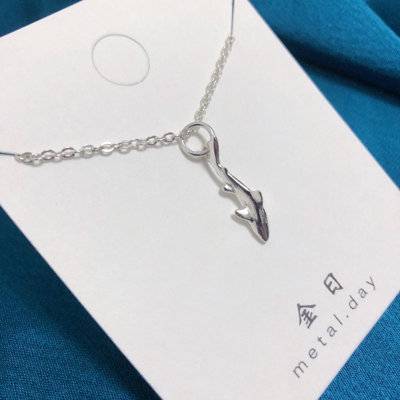 925银小鲨鱼颈链 - 项链 - 纯银 银色