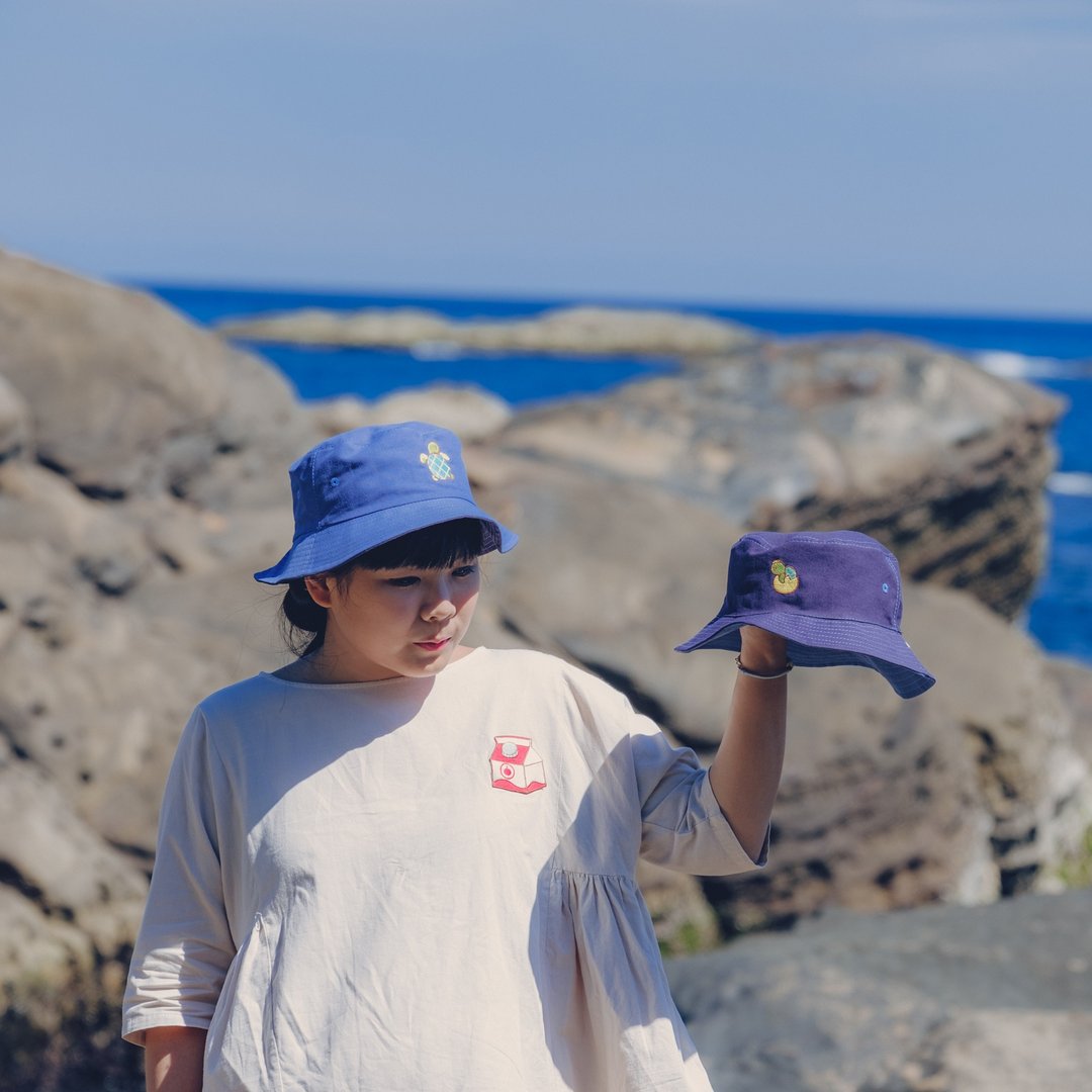 双面刺绣渔夫帽 海龟家族 - 帽子 - 棉 蓝色