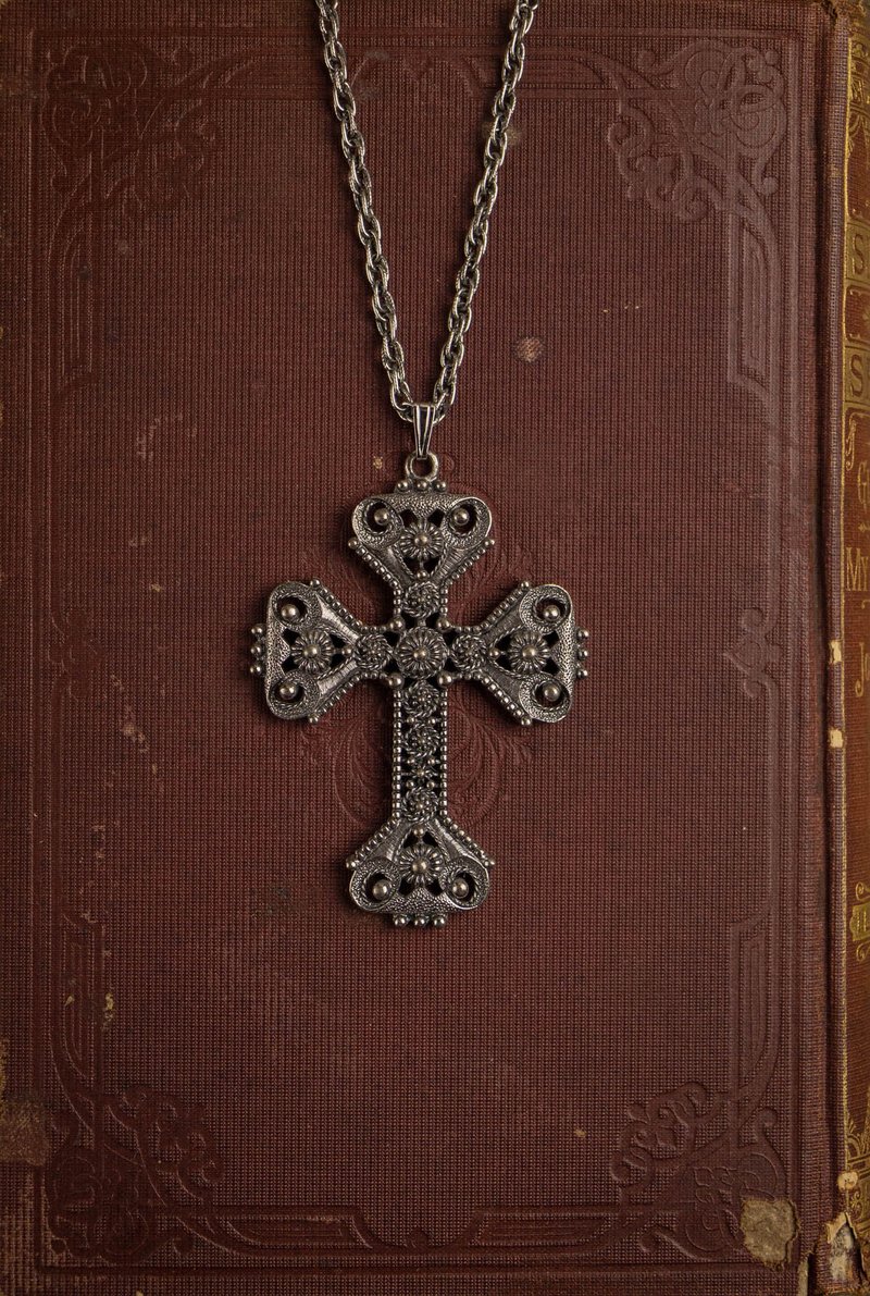 美国Sarah Coventry品牌1974年古董Florentine限量版十字架长项链 - 项链 - 其他金属 银色