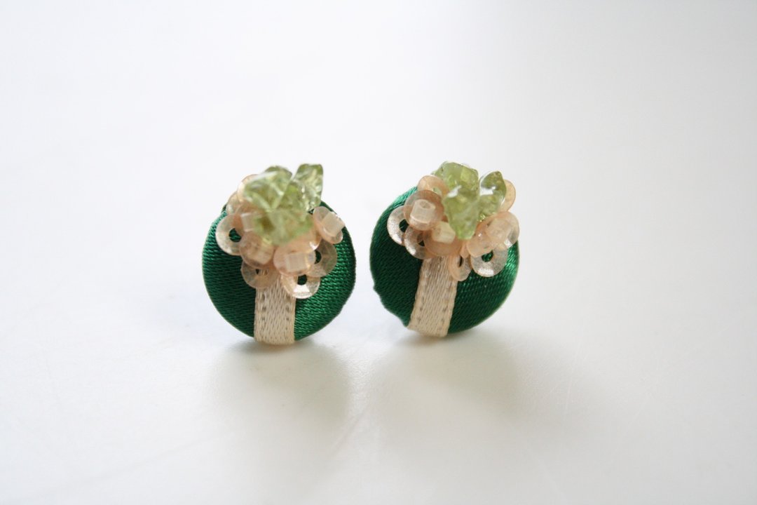 Peridot's titanium earrings - 耳环/耳夹 - 宝石 绿色