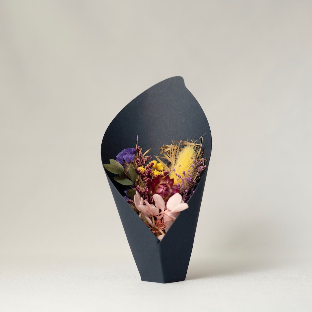 cup of flower ~ mini bouquet of paper and dried flowers ~ navy blue - 干燥花/捧花 - 纸 蓝色
