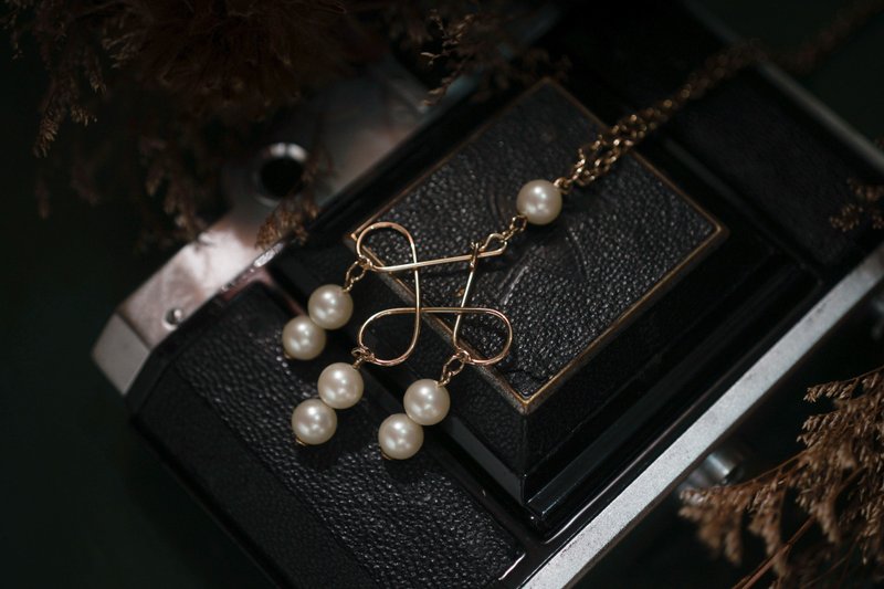 【老饰品/西洋老件】VINTAGE AVON特殊造型珍珠古着长项链 - 项链 - 其他金属 金色