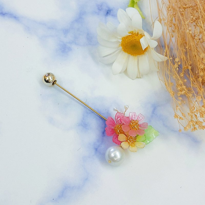 好气质粉色波斯菊金属大珍珠胸针 波斯菊热缩胸针 定制饰品 - 胸针 - 其他金属 粉红色