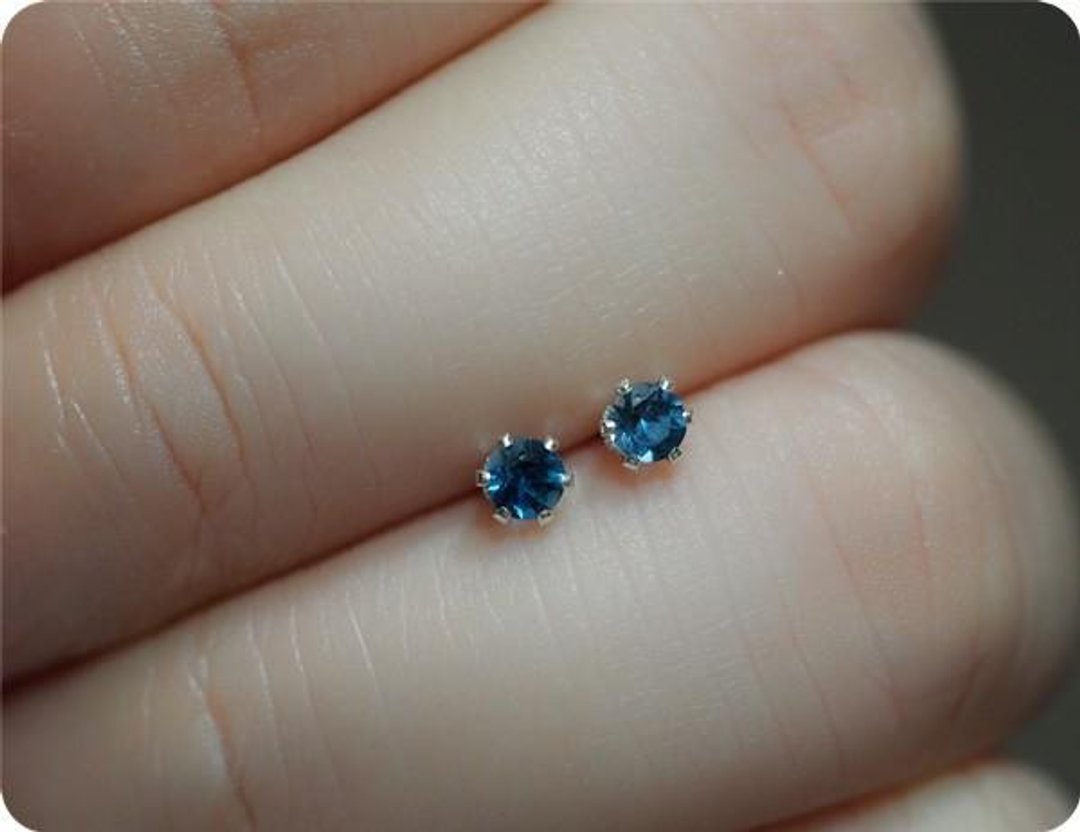 Stone that attract what you need and opportunities Baby London Blue Topaz Stud Earrings 3mm November Birthstone - 耳环/耳夹 - 宝石 蓝色