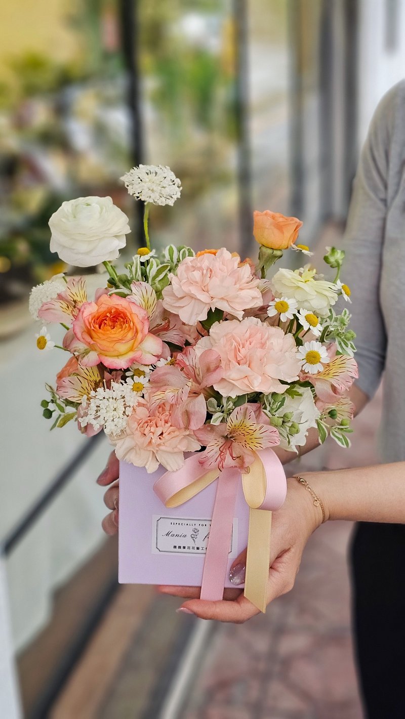 | 鲜花课程 | 母亲节。康乃馨手提花盒 鲜花课 - 植栽 - 植物．花 