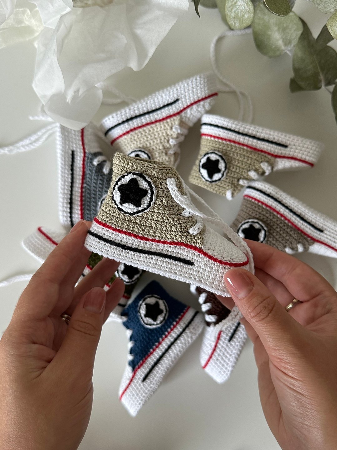 婴儿靴 Converse 钩针编织男女通用钩针婴儿靴子鞋淋浴礼物新生儿 - 婴儿鞋 - 棉 卡其色