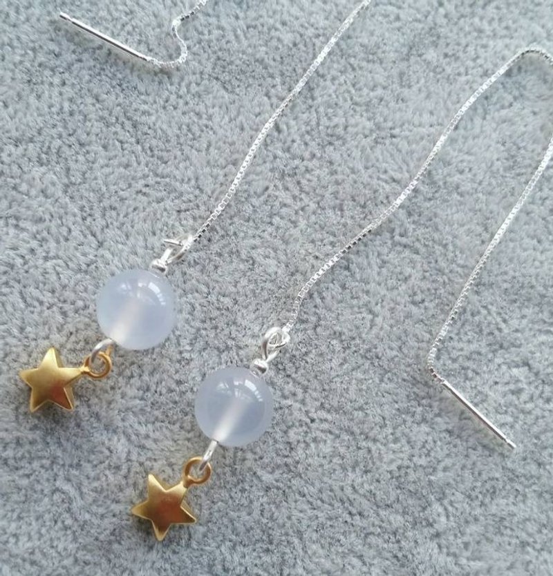 蓝玉髓，镀金星星 925纯银耳线 Blue Chalcedony and gold plated star - 925 silver earline - 耳环/耳夹 - 宝石 蓝色