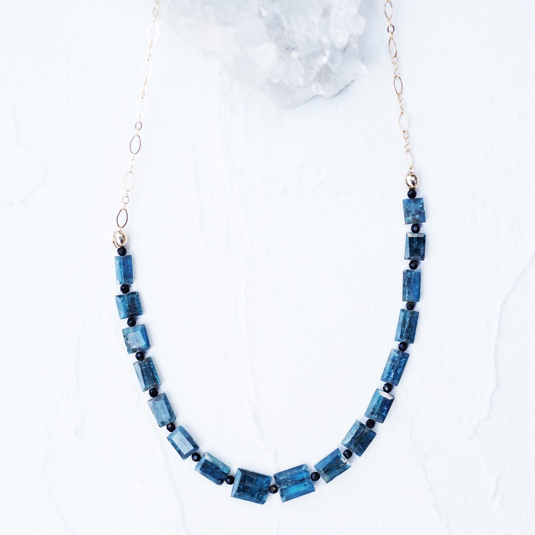 靛蓝卡伊亚蓝宝石（Kyanite）半长项链 - 春时雨 - 项链 - 宝石 蓝色