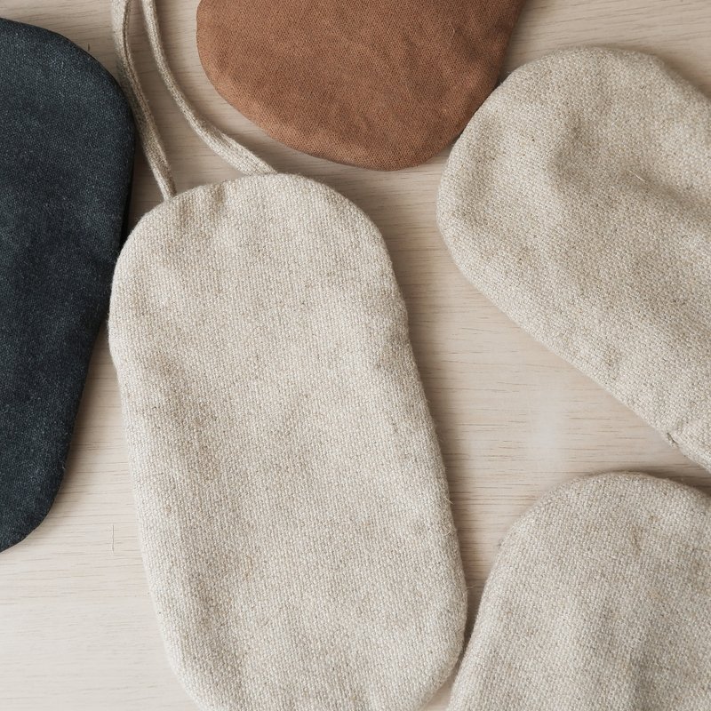 一小片饢  a piece of Naan 手机袋 护照包 旅行小包 - 侧背包/斜挎包 - 棉．麻 卡其色