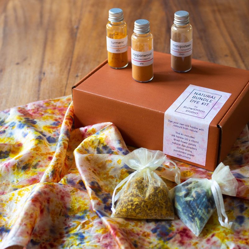 Natural Bundle Dye Kit - Dye silk with flowers and natural herbs - 植栽 - 丝．绢 